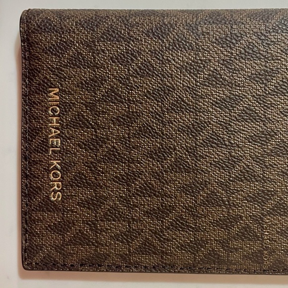 Michael Kors Jet Set Travel Travel Passport Wallet in Brown - Picture 1 of 3
